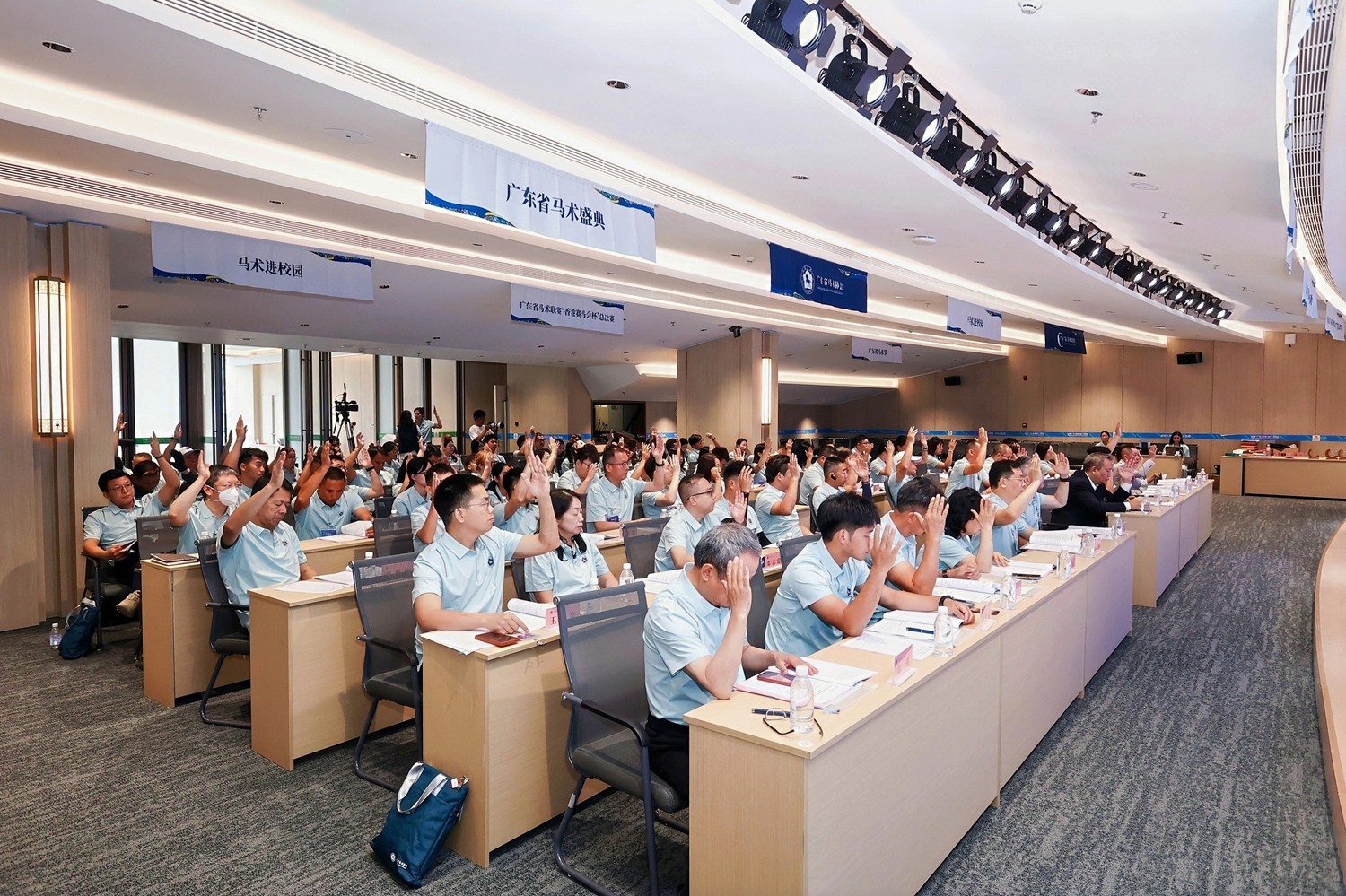 1778831965212035.jpg 会议现场_副本.jpg